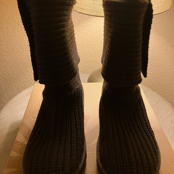 Uggs- Classic Cardy Boots - Picture 2 of 9